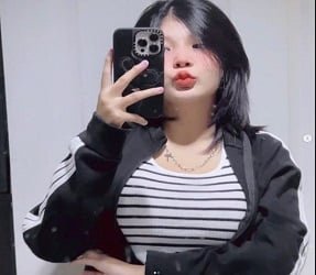 Девушка соблазнительна и очарована