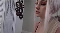 В канун Рождества молодые люди и три сексуальные сестры